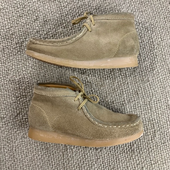 youth clarks wallabees